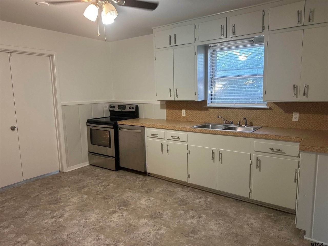 1505 Pettit Dr - Photo 2 of 23