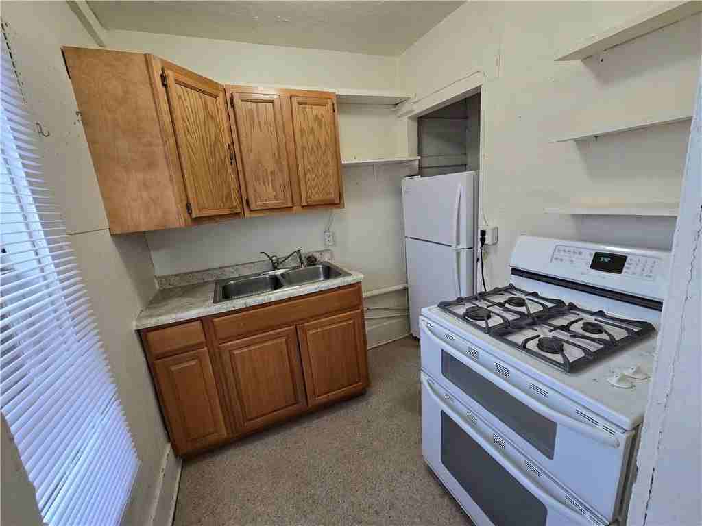 1221 1/2 7th St E - Photo 5 of 12