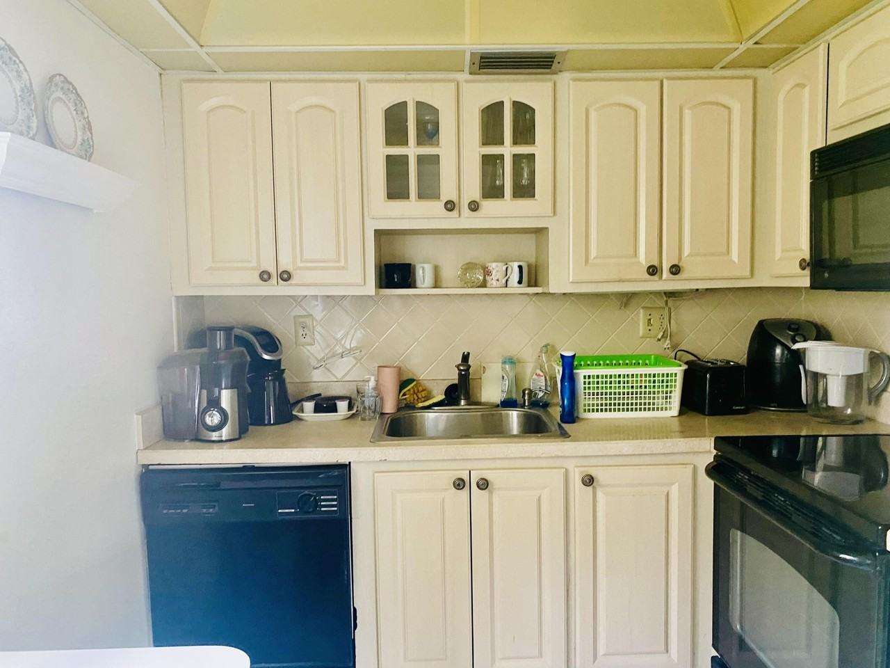 441 Burgundy J - Photo 2 of 36