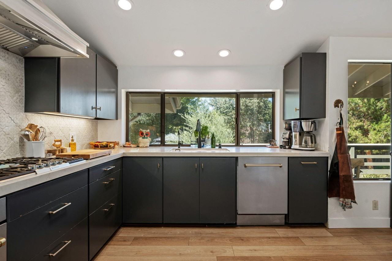 2455 Lucca Ave - Photo 4 of 37