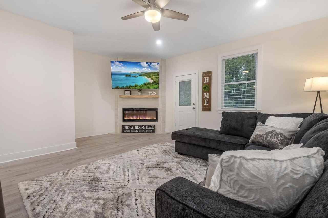 1577 Metropolitan Blvd Ste 4 #4 - Photo 4 of 19