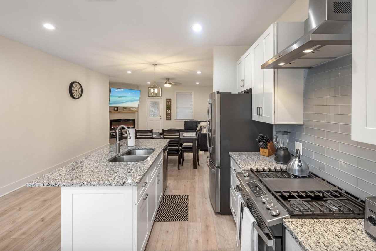 1577 Metropolitan Blvd Ste 4 #4 - Photo 6 of 19