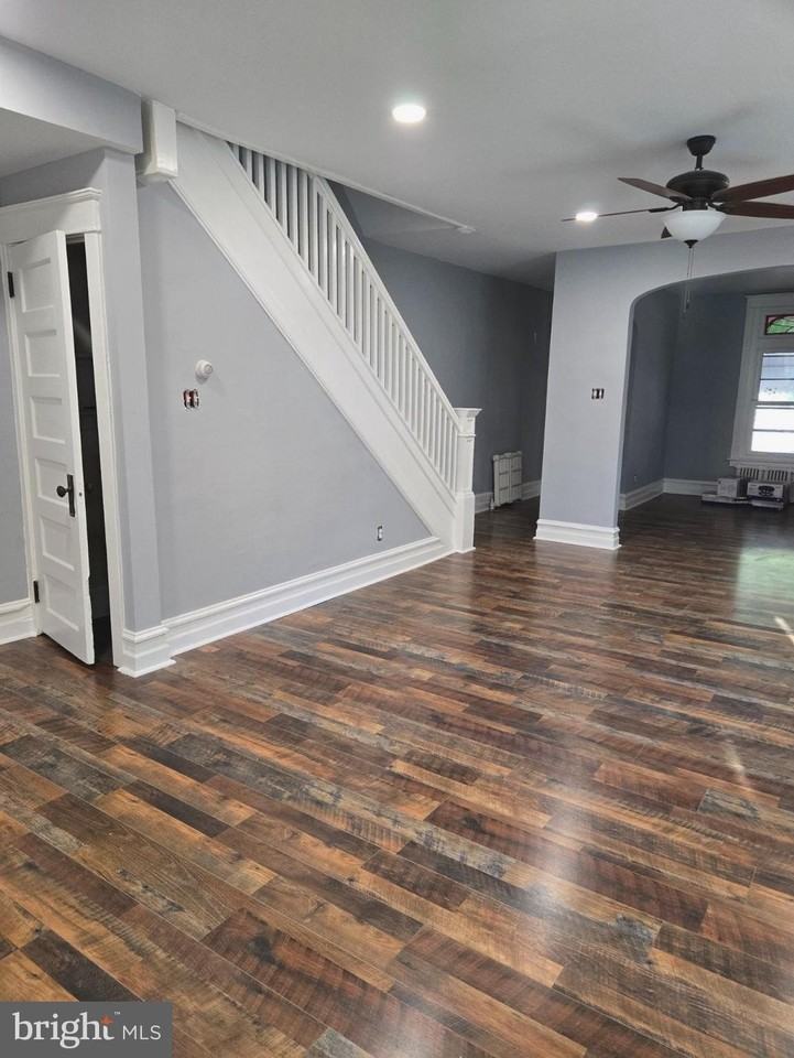 393 N York St - Photo 4 of 13