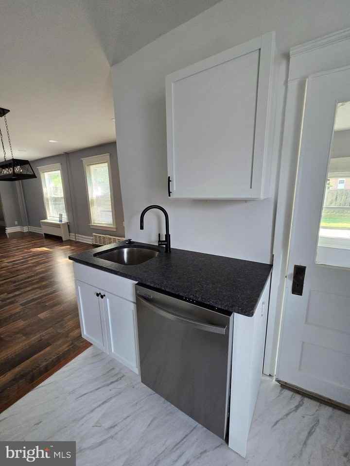 393 N York St - Photo 7 of 13