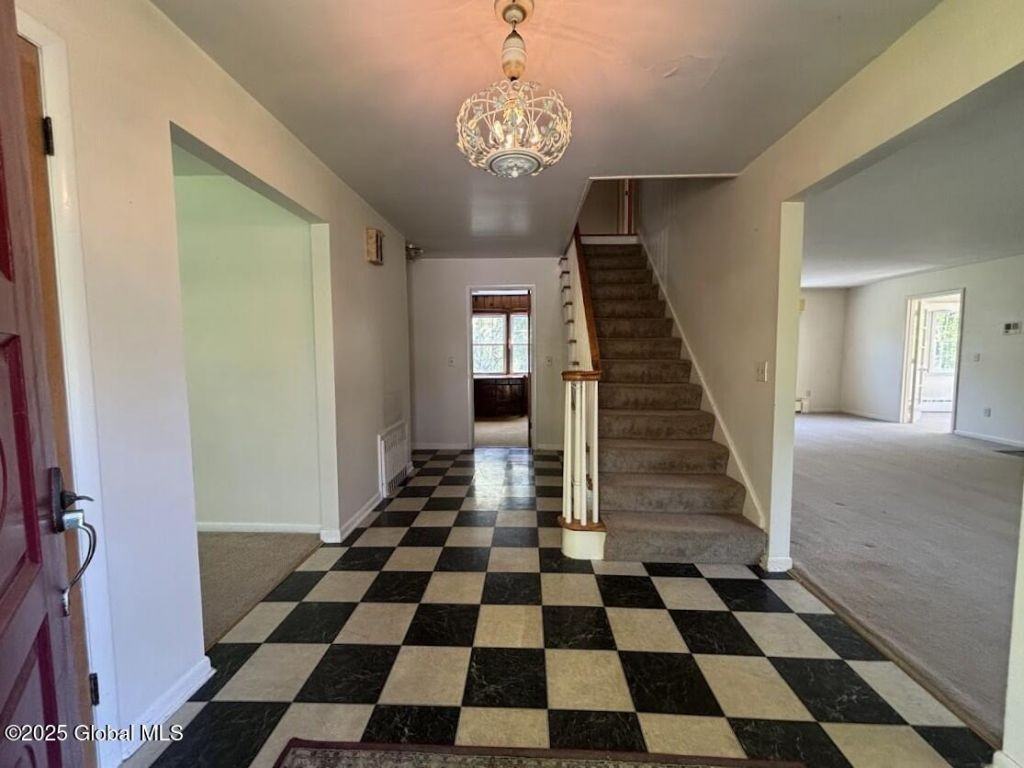 4 Noonan Ln - Photo 2 of 50