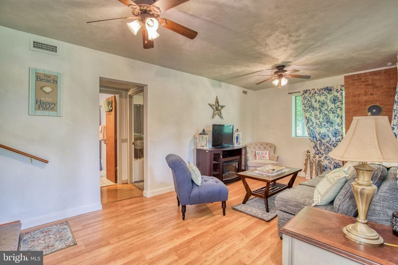 388 Monument Dr - Photo 2 of 21