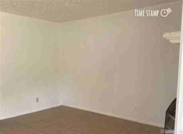 109 N Park St - Photo 3 of 12