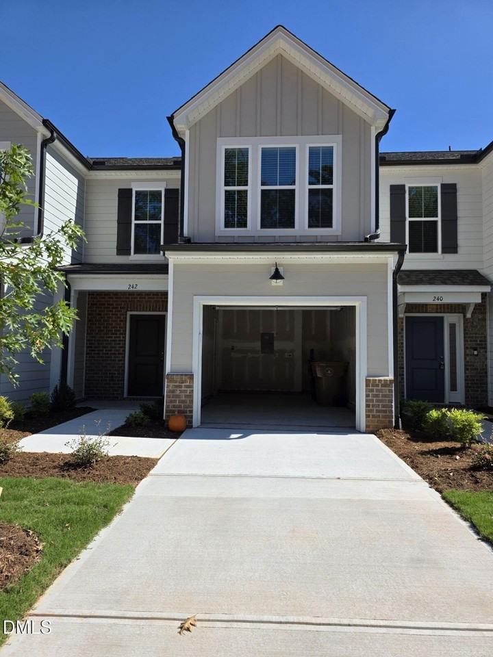 242 Broomside Ave - Photo 2 of 19