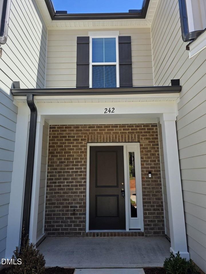 242 Broomside Ave - Photo 3 of 19