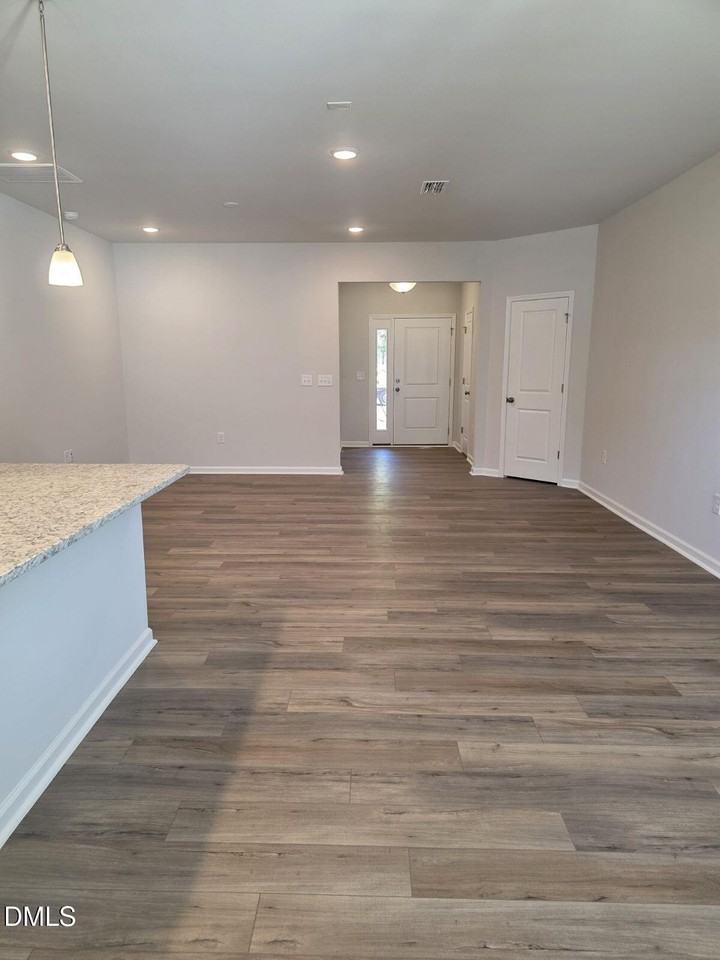 242 Broomside Ave - Photo 5 of 19