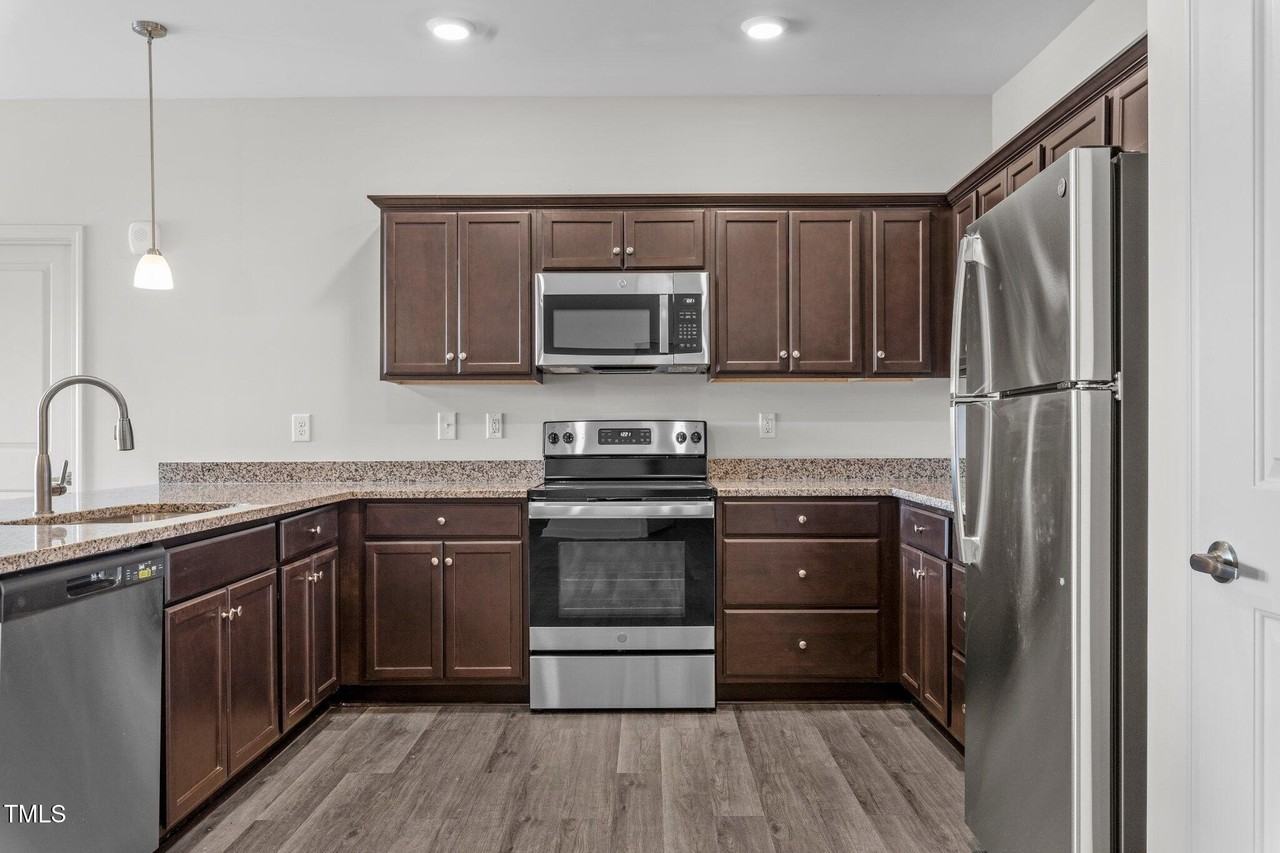 170 Grove Cir Apt 302 #302 - Photo 7 of 28