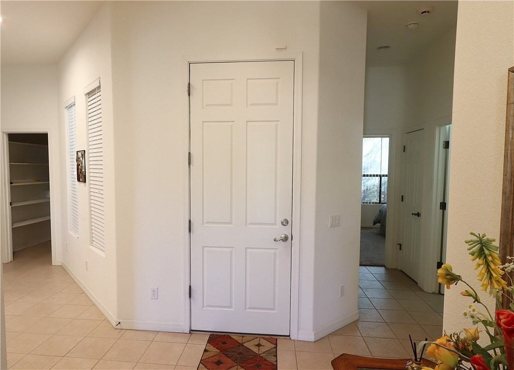 2885 Esmerelda Dr - Photo 4 of 29