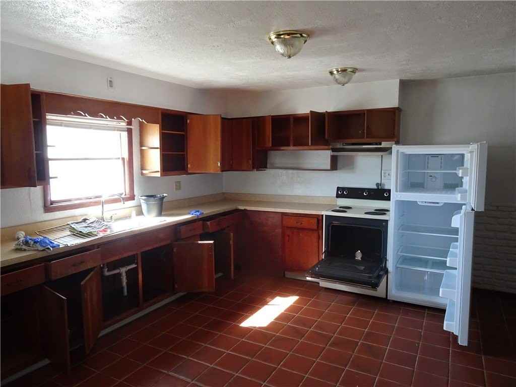 227 S 6th St - Photo 4 of 27