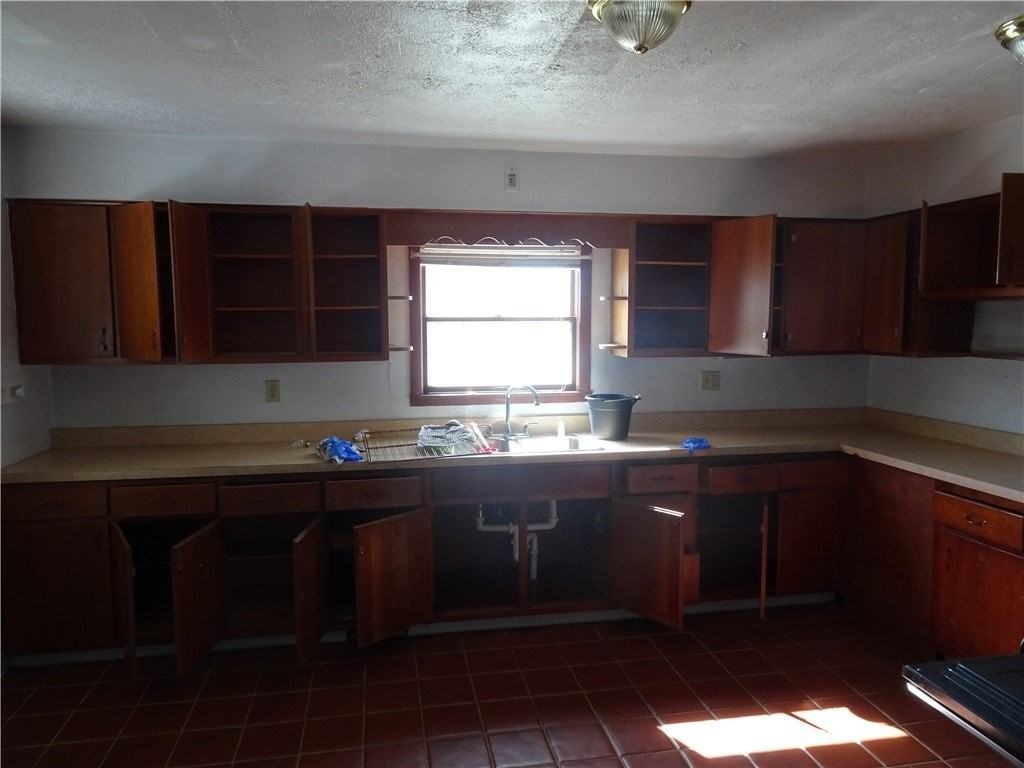 227 S 6th St - Photo 5 of 27