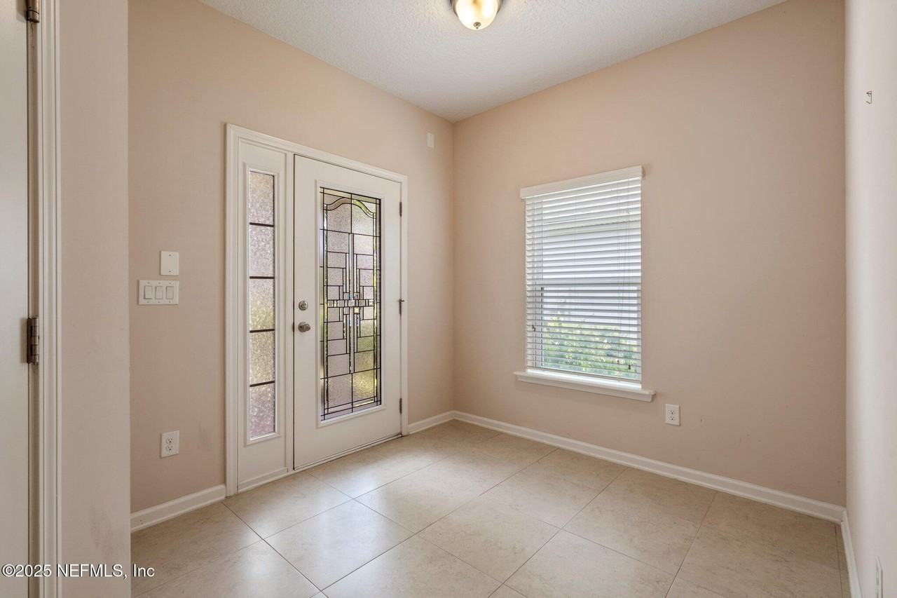 224 Sanctuary Dr - Photo 6 of 32