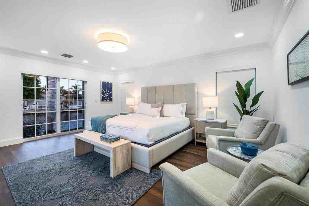 1419 Ne 57th St - Photo 5 of 30