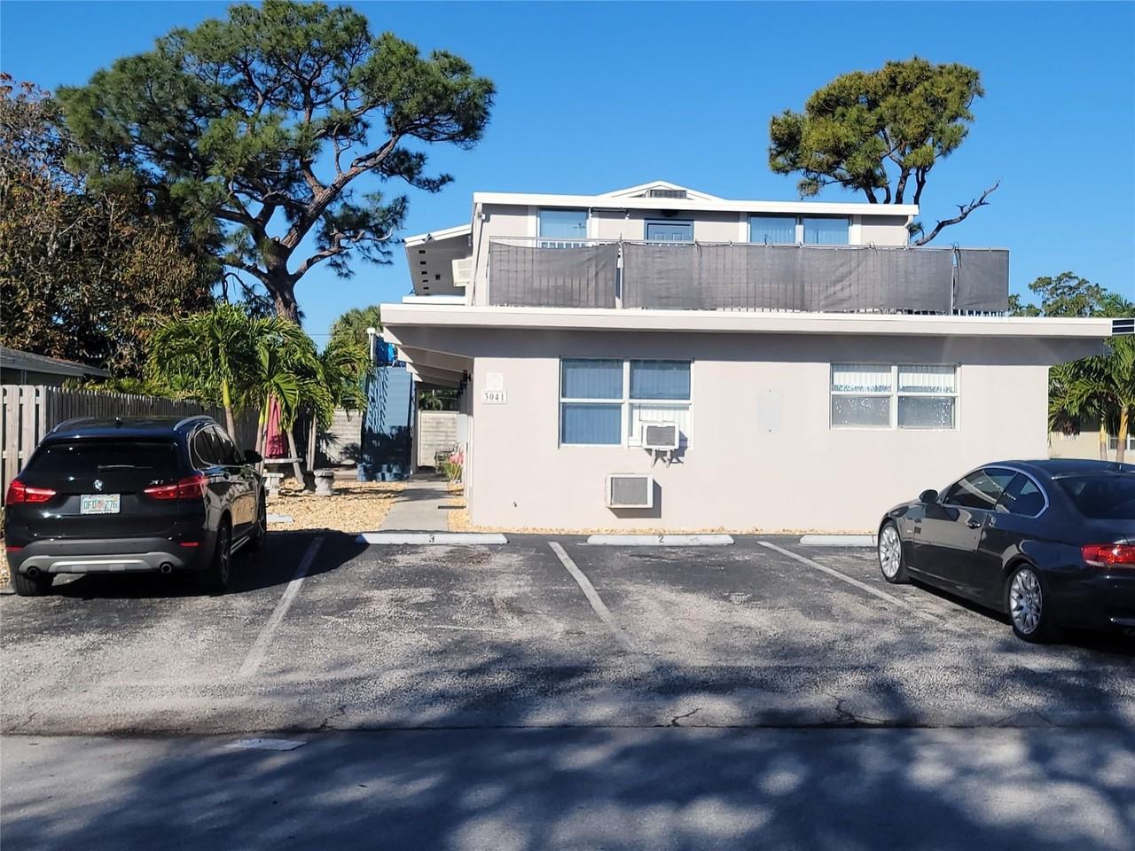 3041 Ne 20th Ter - Photo 2 of 15