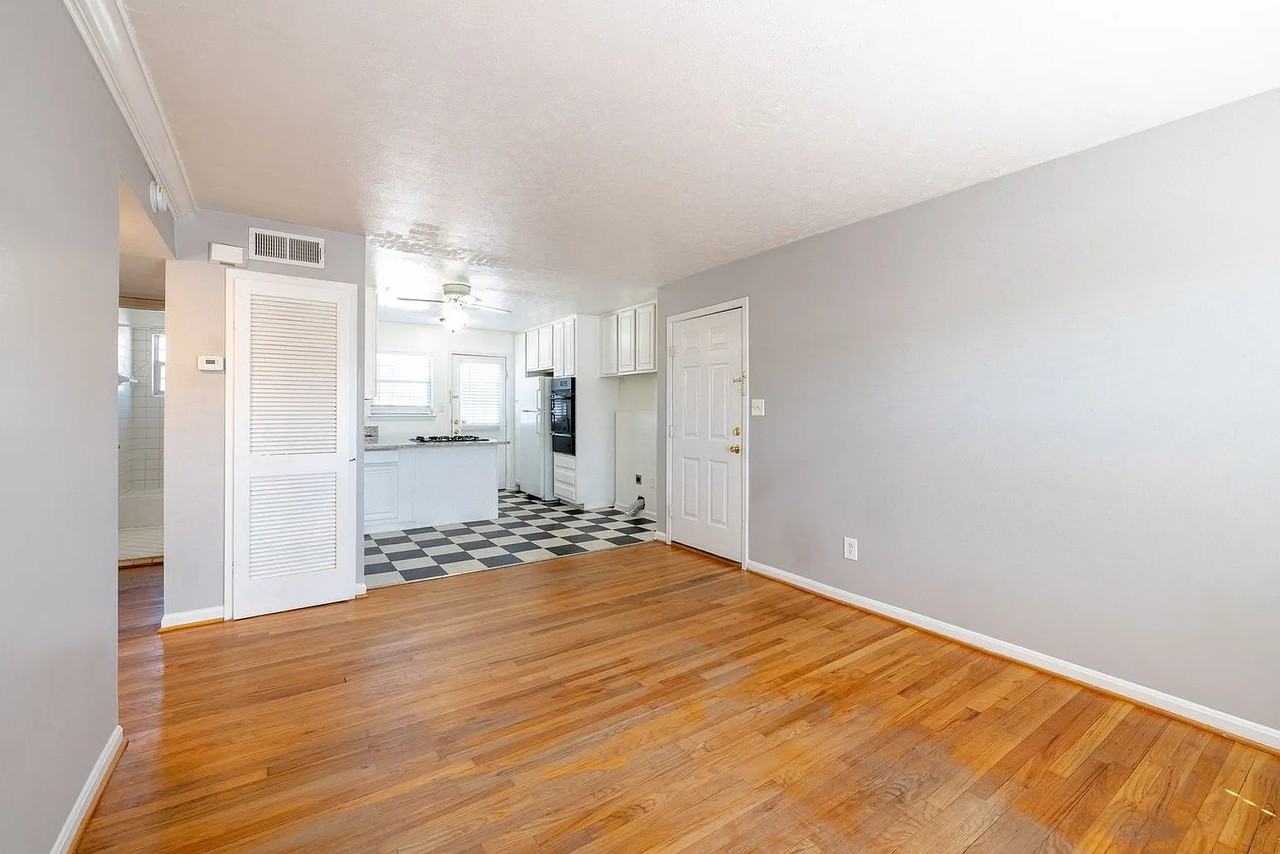 Peachtree Hills Court - Photo 5 of 37