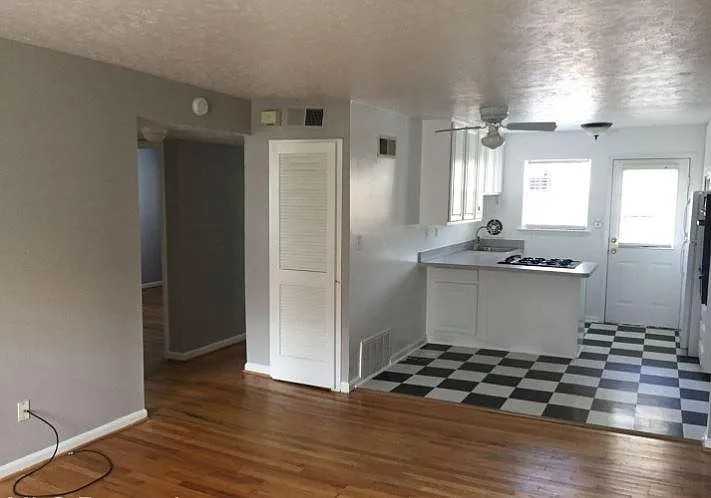 Peachtree Hills Court - Photo 3 of 37