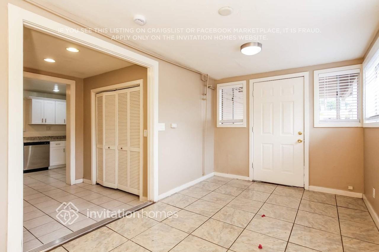 1046 E Indianola Ave - Photo 6 of 17