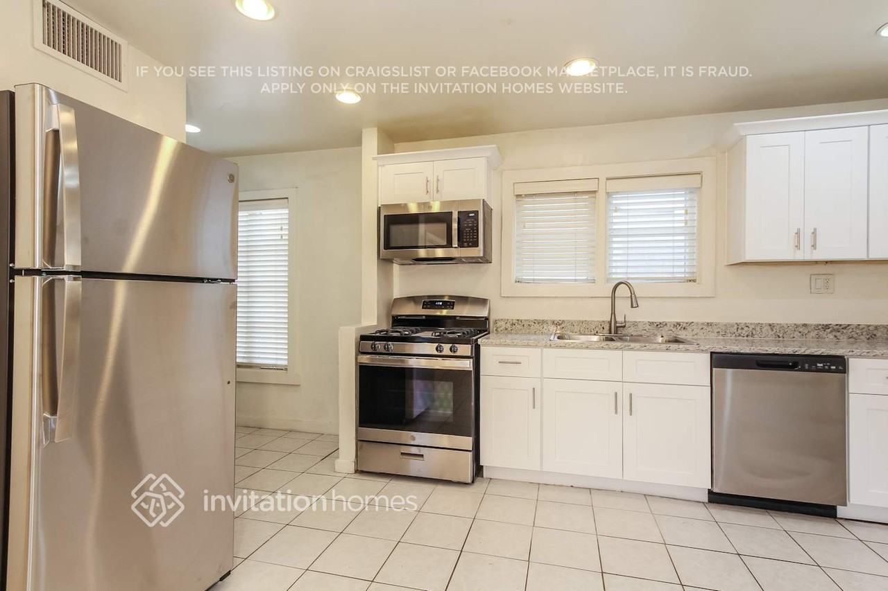 1046 E Indianola Ave - Photo 7 of 17