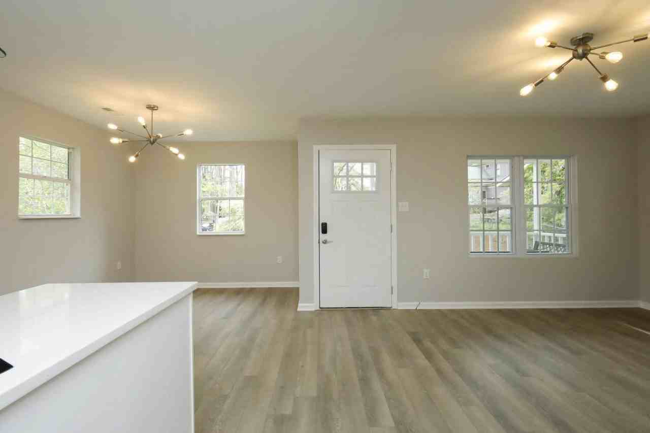 100 Mitchener - Photo 7 of 24