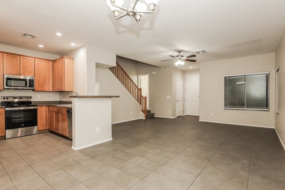5807 E Grove Ave - Photo 5 of 17