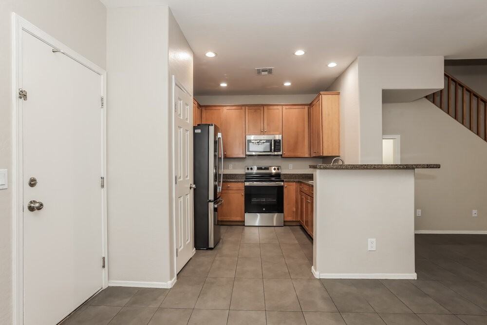 5807 E Grove Ave - Photo 6 of 17