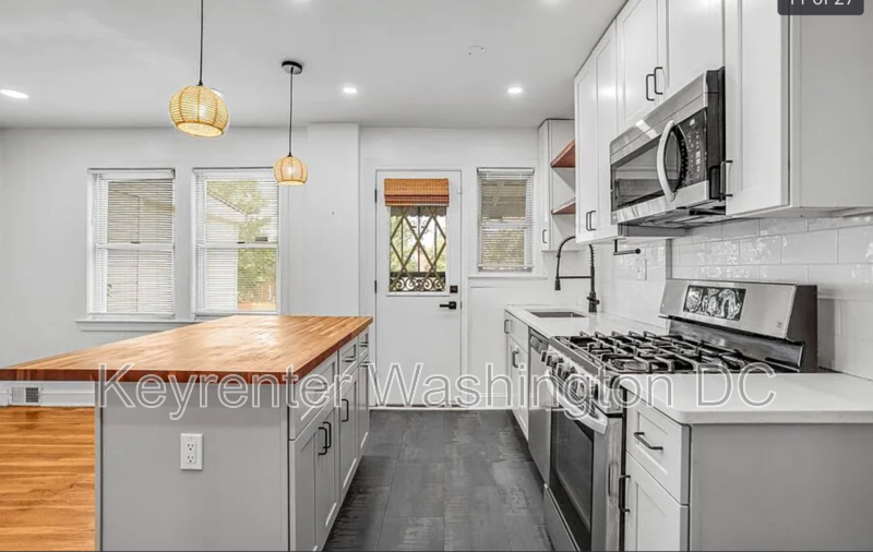 1910 T St Se - Photo 4 of 21