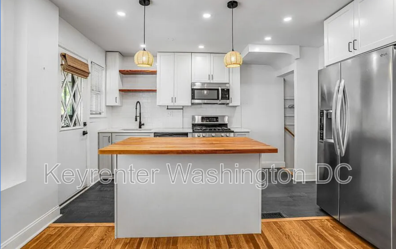 1910 T St Se - Photo 5 of 21