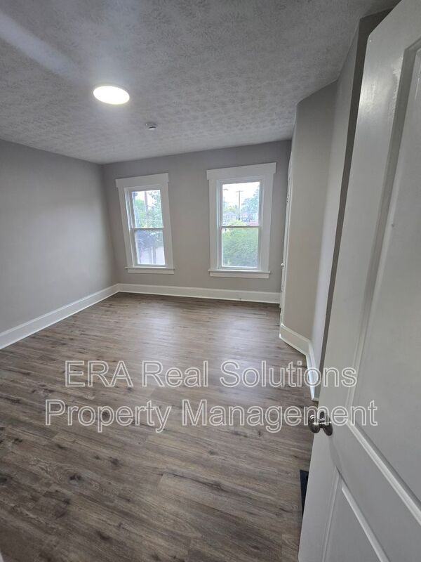 74 E Innis Ave - Photo 3 of 13