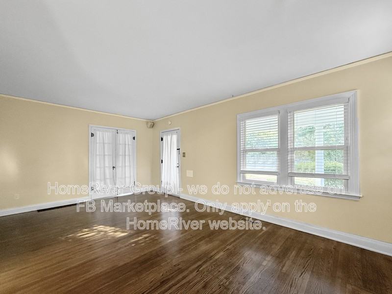 1531 E 20th St - Photo 3 of 35