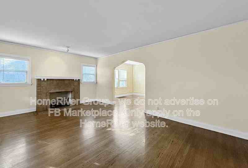 1531 E 20th St - Photo 4 of 35