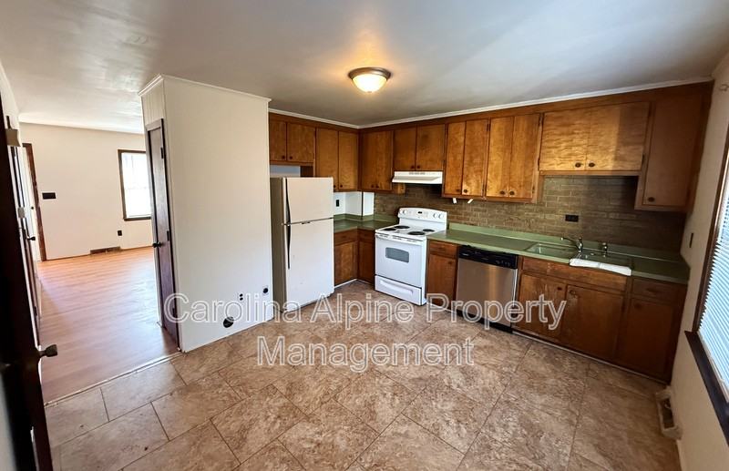 229 W Kerr St - Photo 2 of 13