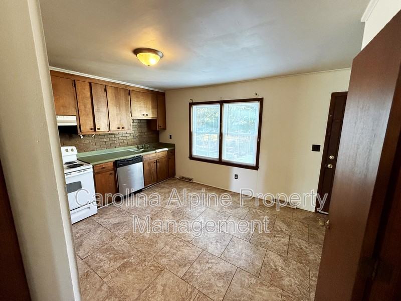 229 W Kerr St - Photo 3 of 13