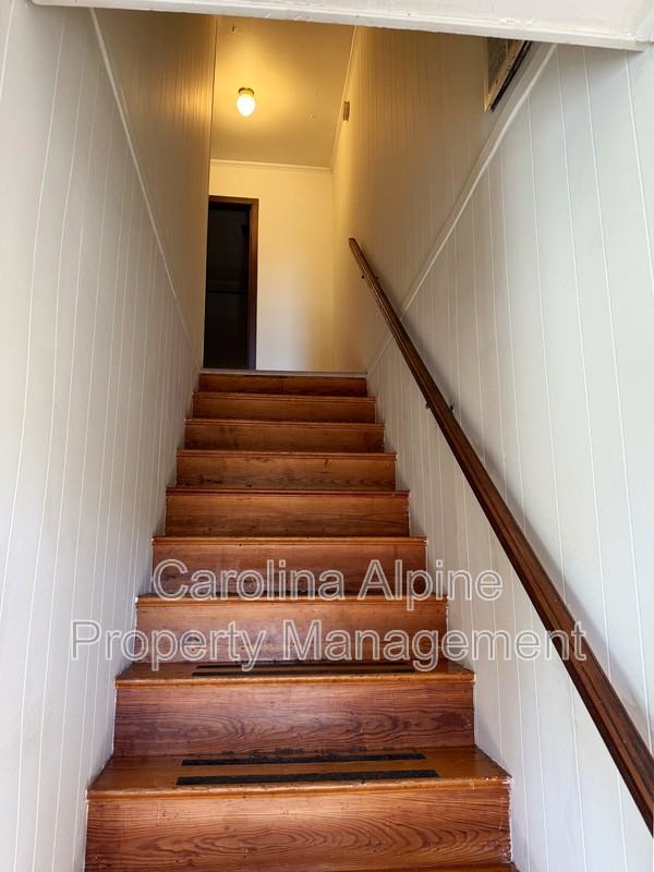 229 W Kerr St - Photo 4 of 13