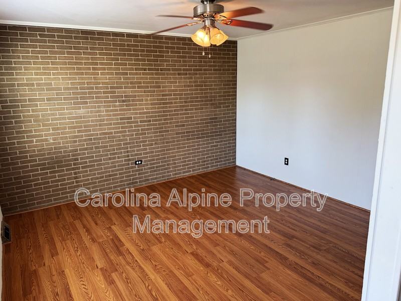 229 W Kerr St - Photo 5 of 13