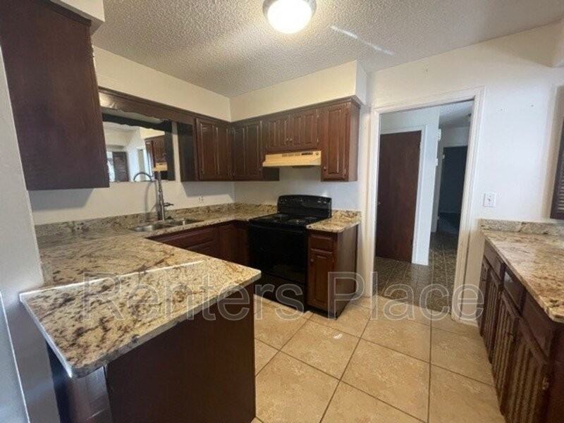 6003 S Marion Ave - Photo 4 of 20