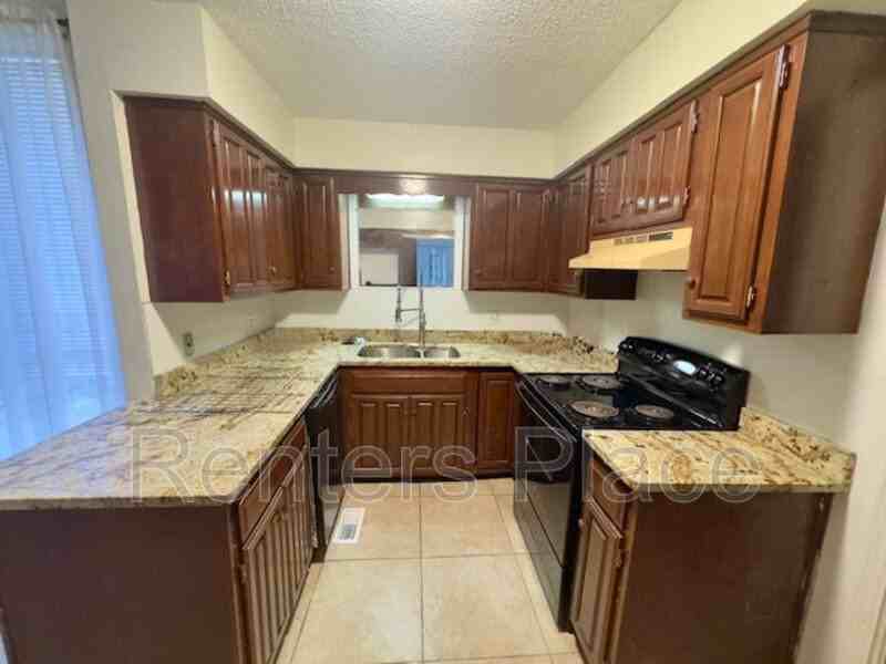 6003 S Marion Ave - Photo 6 of 20