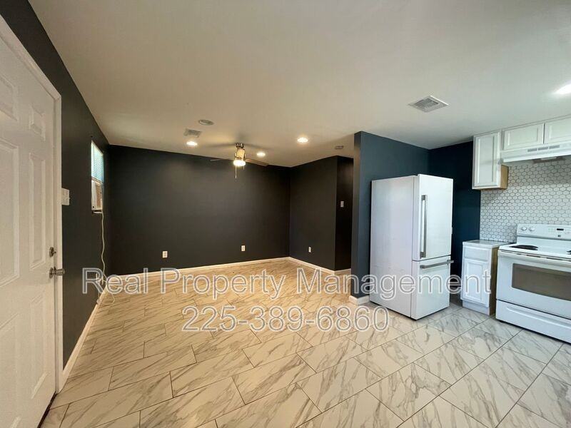 1935 Fairchild St - Photo 2 of 12