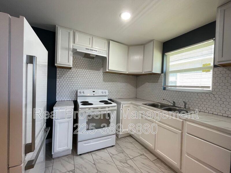 1935 Fairchild St - Photo 3 of 12