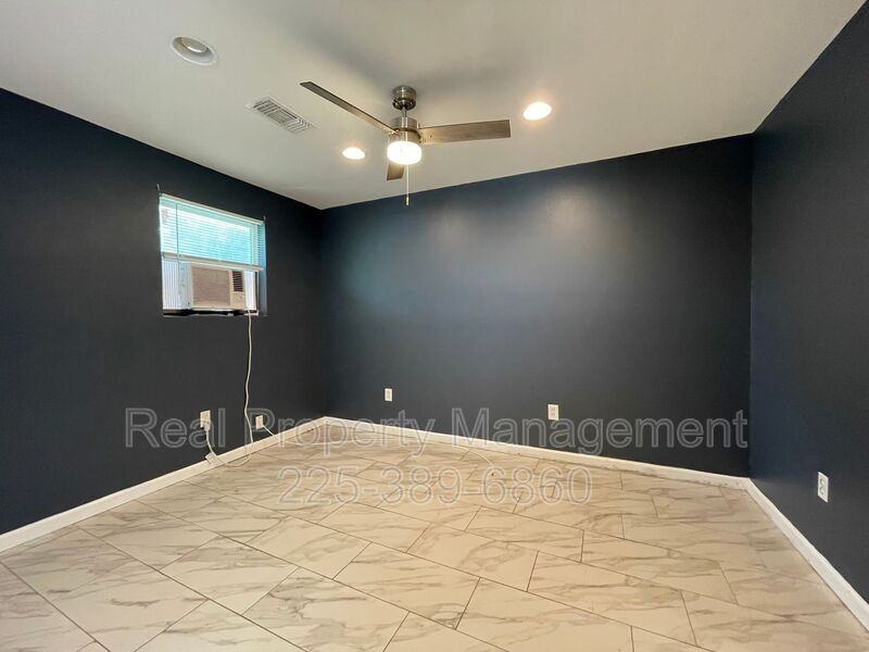 1935 Fairchild St - Photo 4 of 12