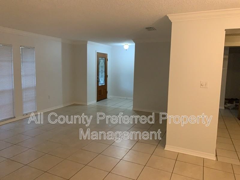 626 Fairhaven St Ne - Photo 2 of 13