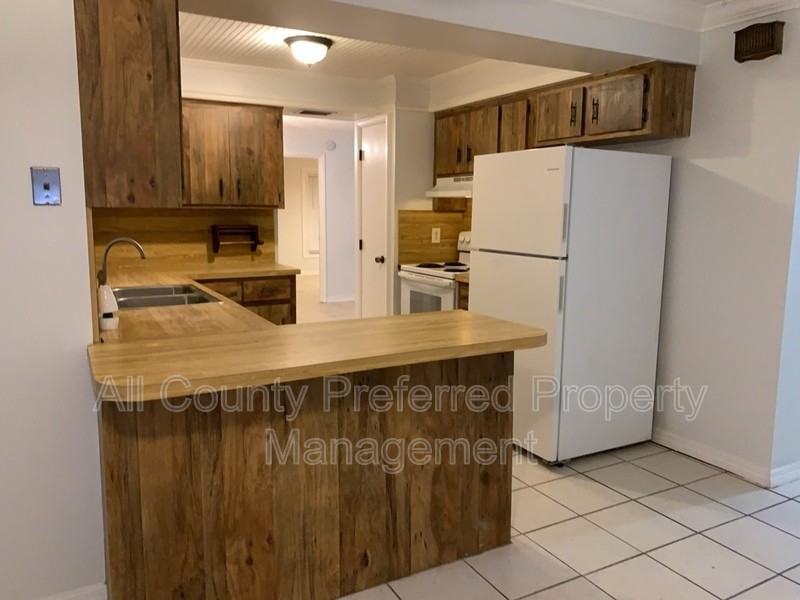 626 Fairhaven St Ne - Photo 7 of 13