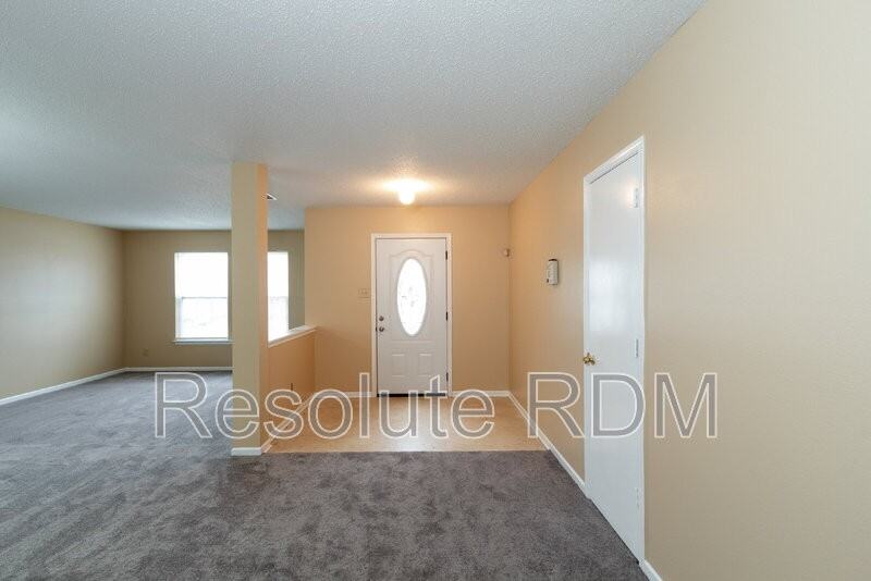 10804 Timothy Ln - Photo 6 of 43