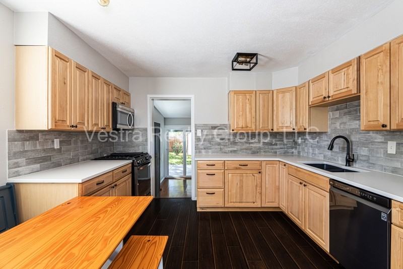 2245 S King St - Photo 7 of 27