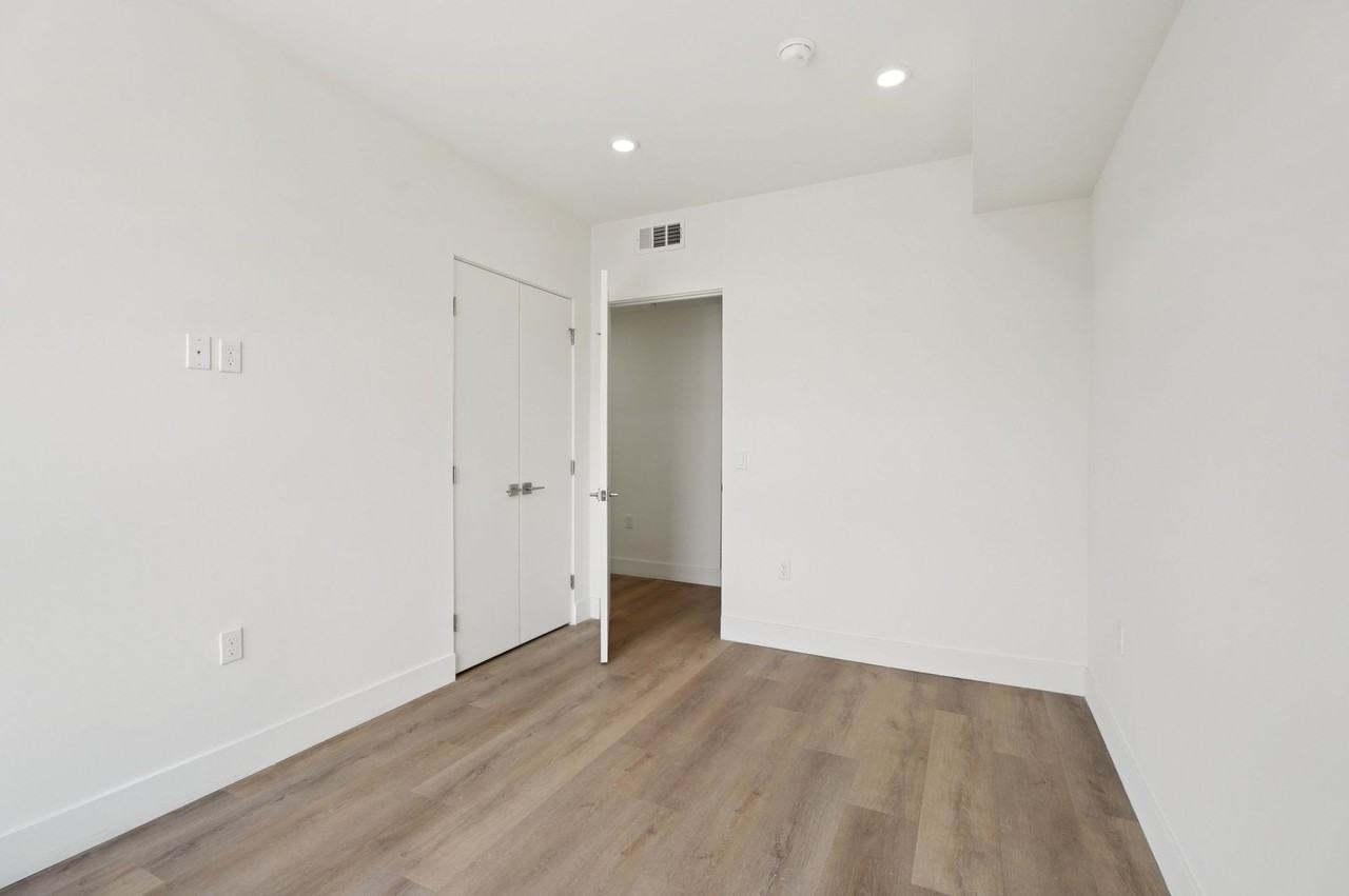 Ecco Hawthorn - Photo 4 of 50