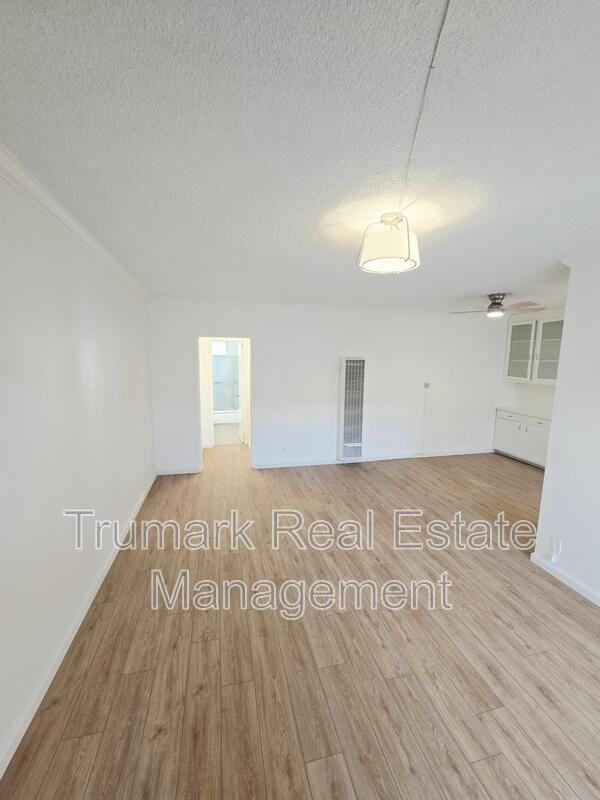 731 E Windsor Rd #8 - Photo 4 of 19