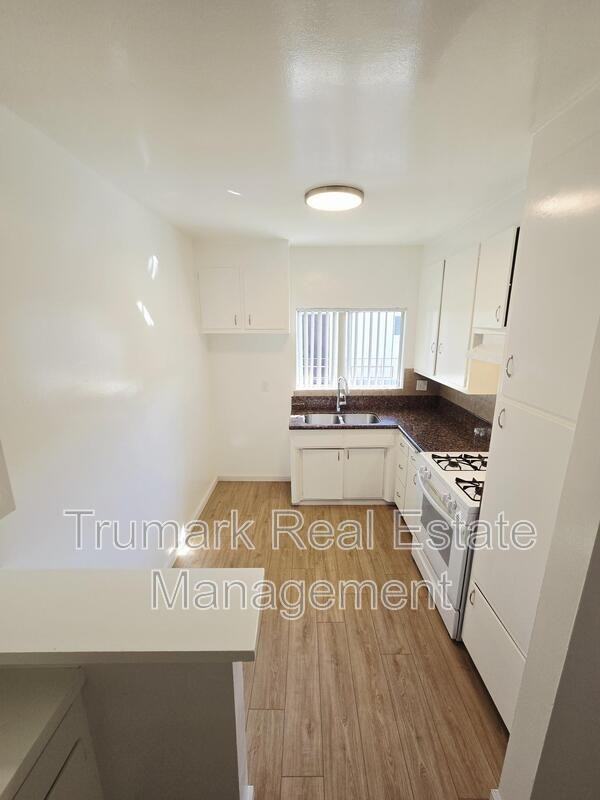 731 E Windsor Rd #8 - Photo 6 of 19