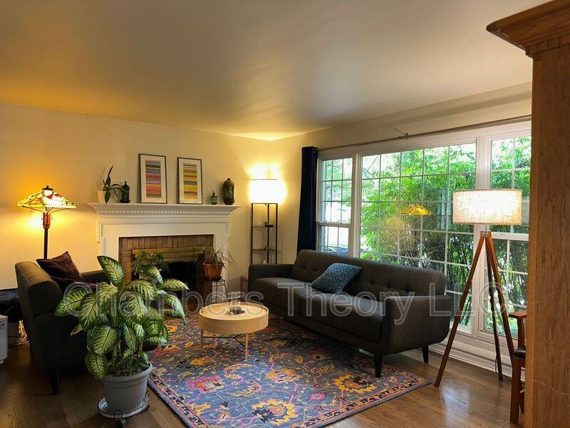 1823 N Harrison St - Photo 3 of 24